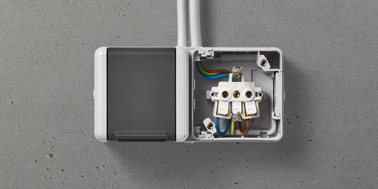 Doppelsteckdose mit Trennsteg bei Elektro Kienhöfer GmbH in Staig – Steinberg